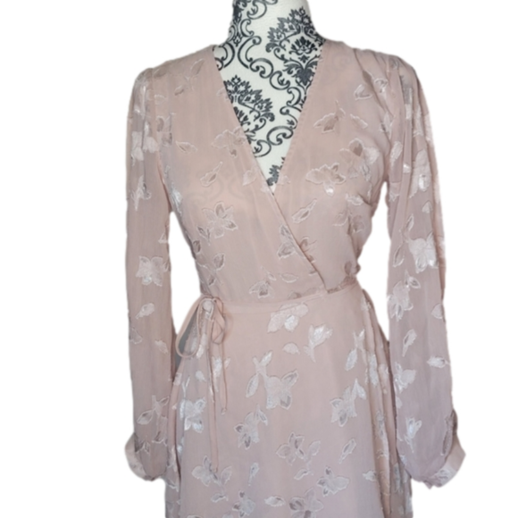ASTR The Label Champagne Rose wrap mini dress size small - Picture 4 of 16